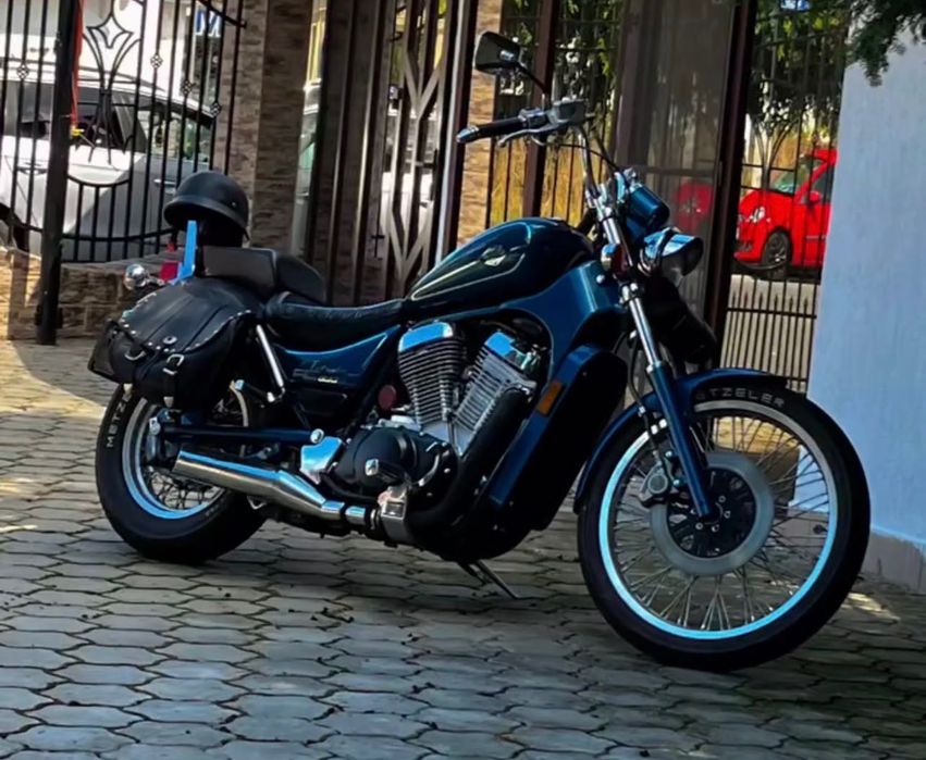 Suzuki Intruder VS800