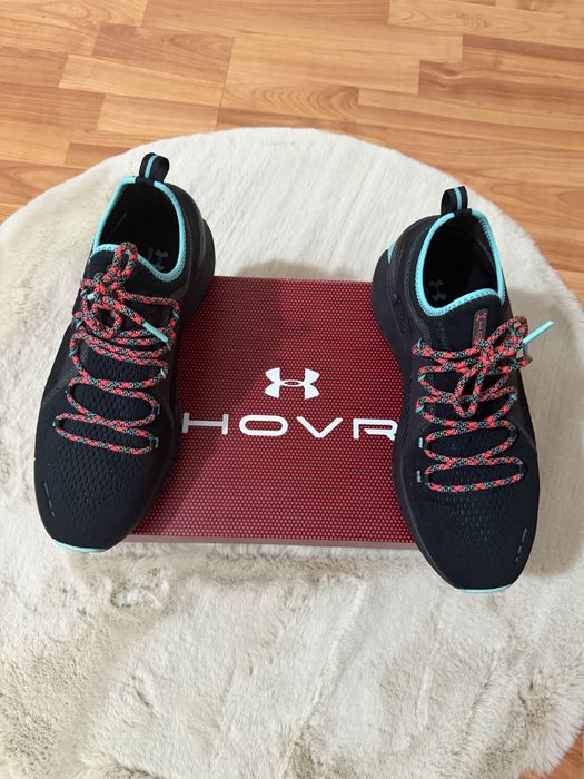 Under Armour Hovr (Pret mag 790 Ron)