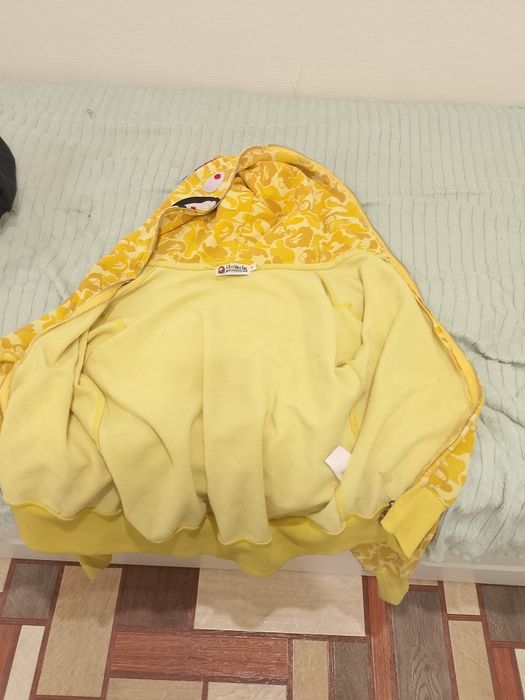 Жёлтая кофта bape продам