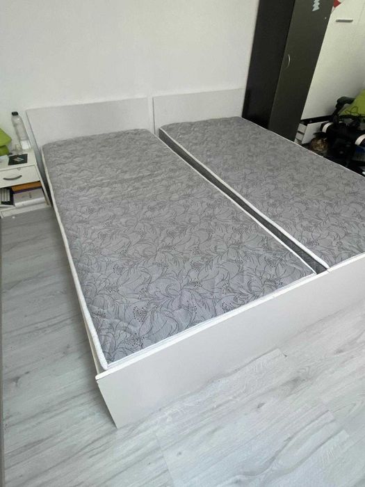 S-au vandut! Vand 2 paturi dimensiune 90/200, culoare alb cu saltea inclusa, folosite dar, in stare foarte buna. Pret 250 lei bucata