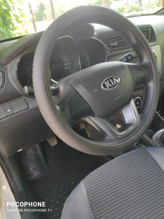 Автомобиль КИА РИО 2014 года