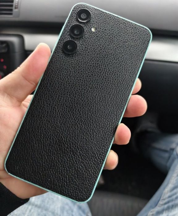 Vând sau Schimb Xiaomi Mi 9se Fisurat Ușor Și Samsung A16 5G