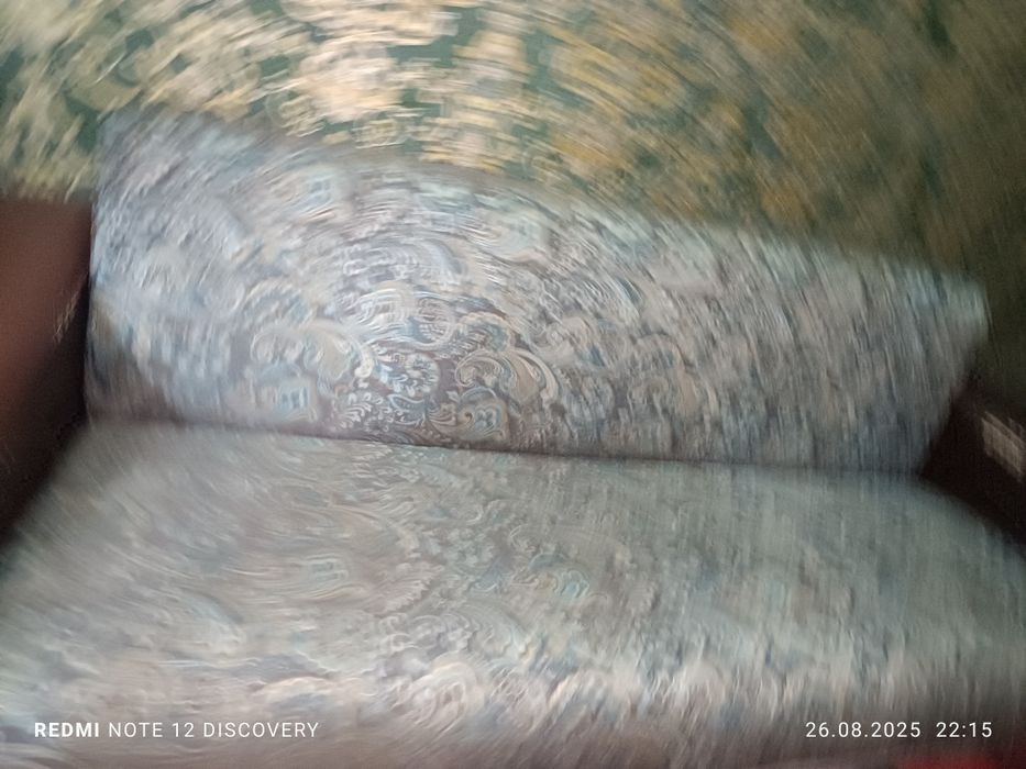 Мягкий уголок, диван и два кресла