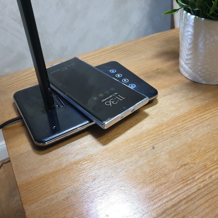 Настолна лампа с Bluetooth зареждане