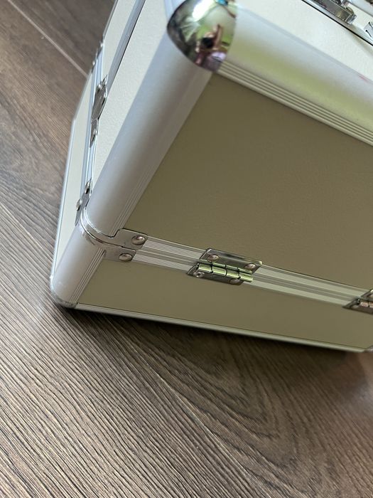 geanta de machiaj tip valiza