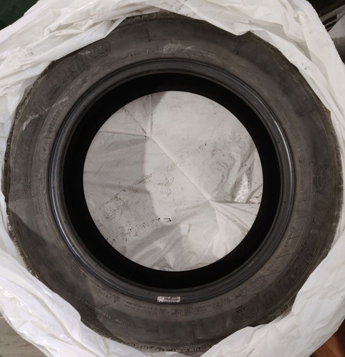 2 комплекта гуми - зимни и летни 205/55R16 - цената е за всички 8 гуми