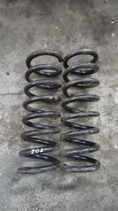 Пружины передние на Мерседес 202