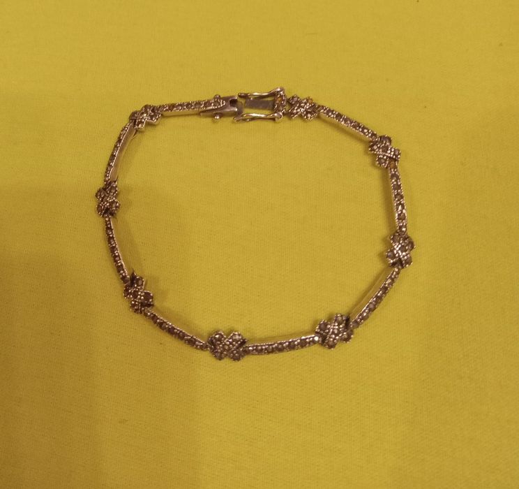 Продавам дамски гривни