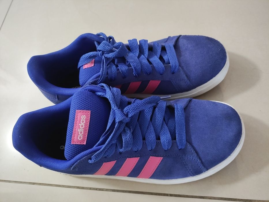 Tenisi Adidas, mărimea 39