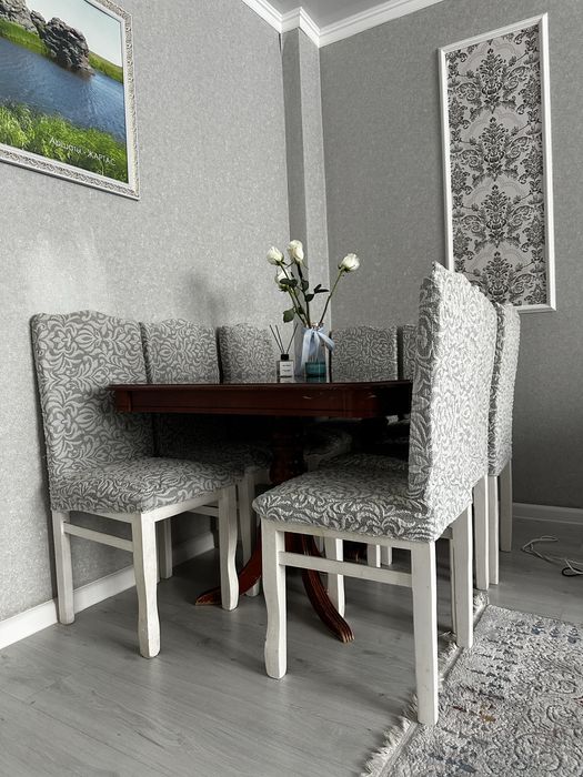 Продам стол со стульями срочно