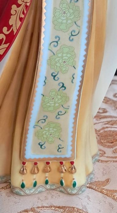 Порцеланова фигура на LENA LIU Колекционерска