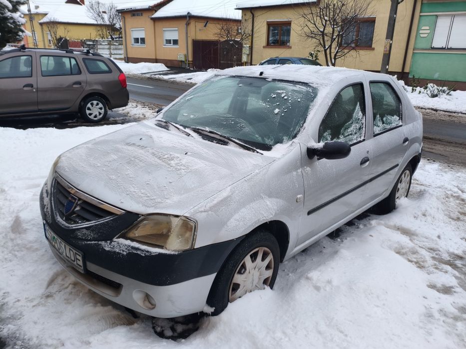 Vând DACIA Logan