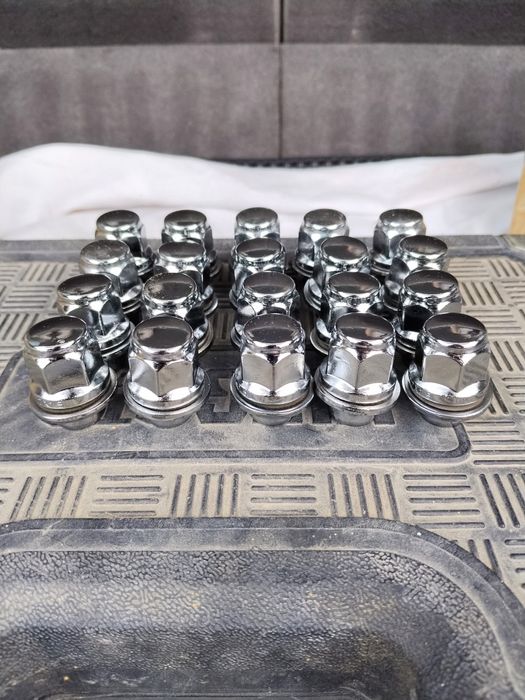 Гайка на Тойота ..