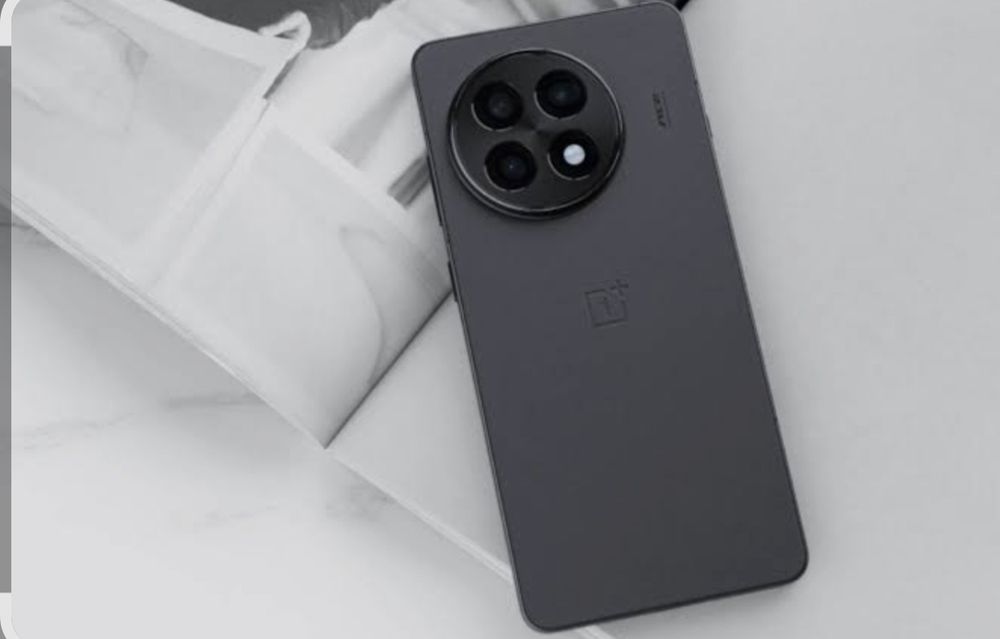 Oneplus ace 5.  12/256