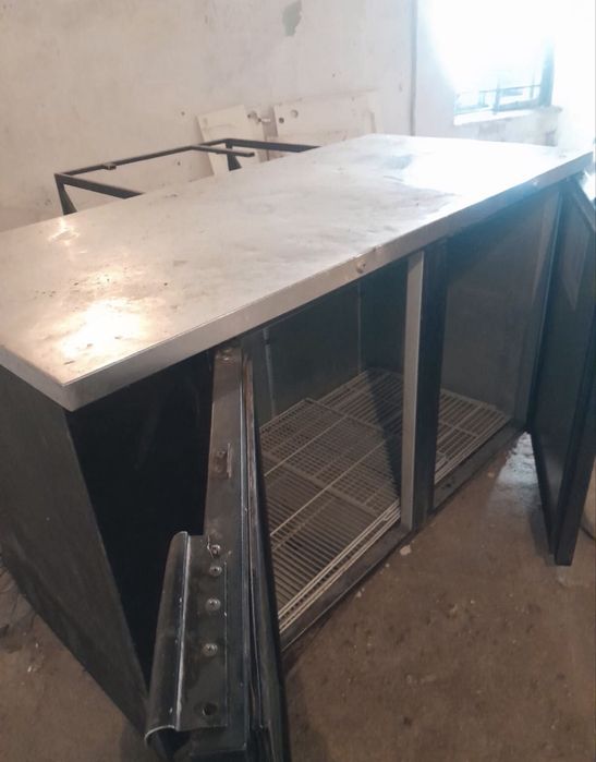 промышленный холодильник для бара/кафе