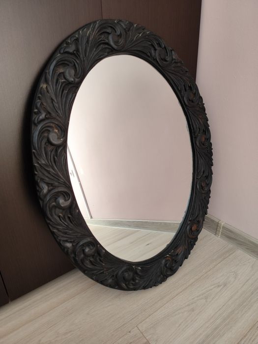 Овално огледало с дърворезба