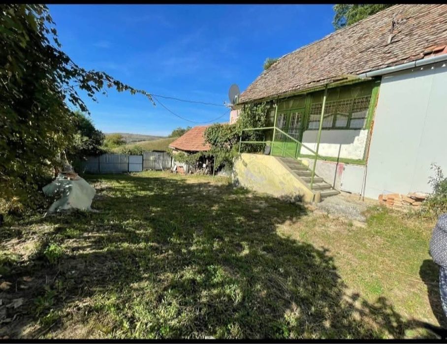 Casa cu teren de 1 hectar