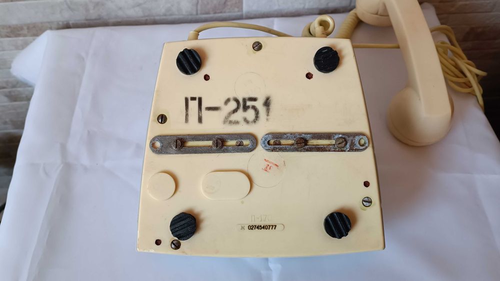 Стар телефон със шайба - военен - П-170 - 1977г.