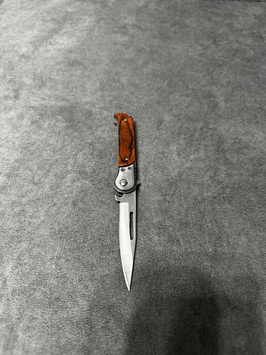 Briceag de buzunar elegant - maner cu insertie de lemn, lama ascutita