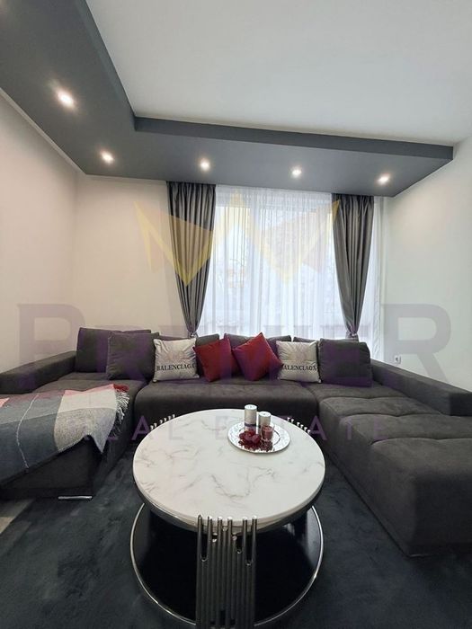 Продава се Тристаен апартамент в Пловдив, Център - 148 кв.м за 2223 €/кв.м - Снимка #1