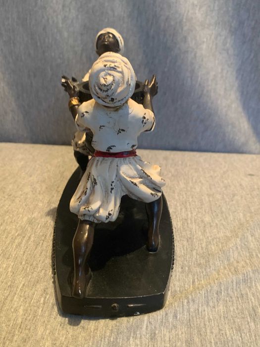 стара статуетка фигури