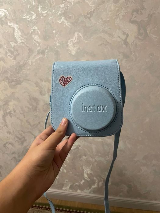 Instax фотоаппарат с чехлом