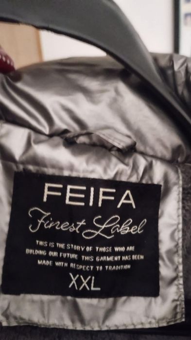 Сребристо яке с пухина качулка