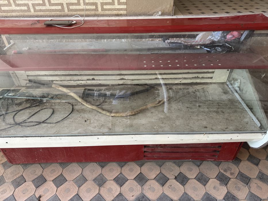 Витрина холодилник сотилади Б/У Холати зор