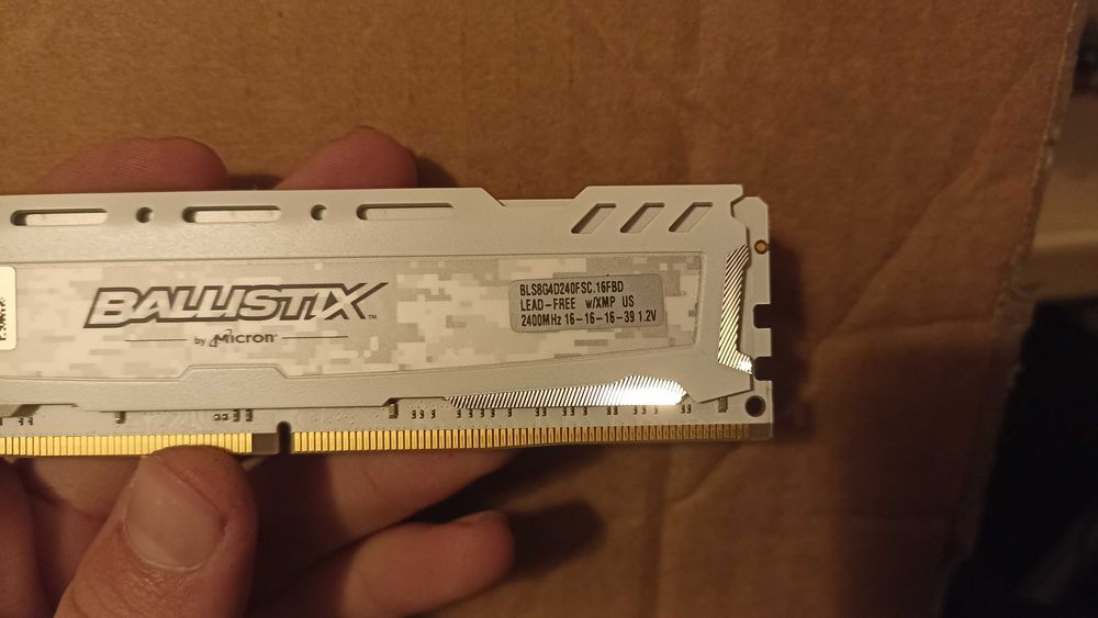 Xeon E5 2689v4 с дъно рам памет и захранване