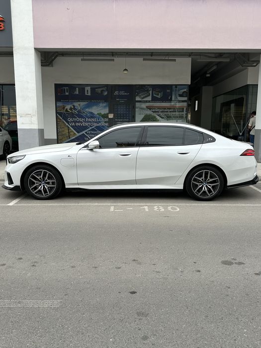 BMW i5 35L eDrive 2024 с пробегом в наличии