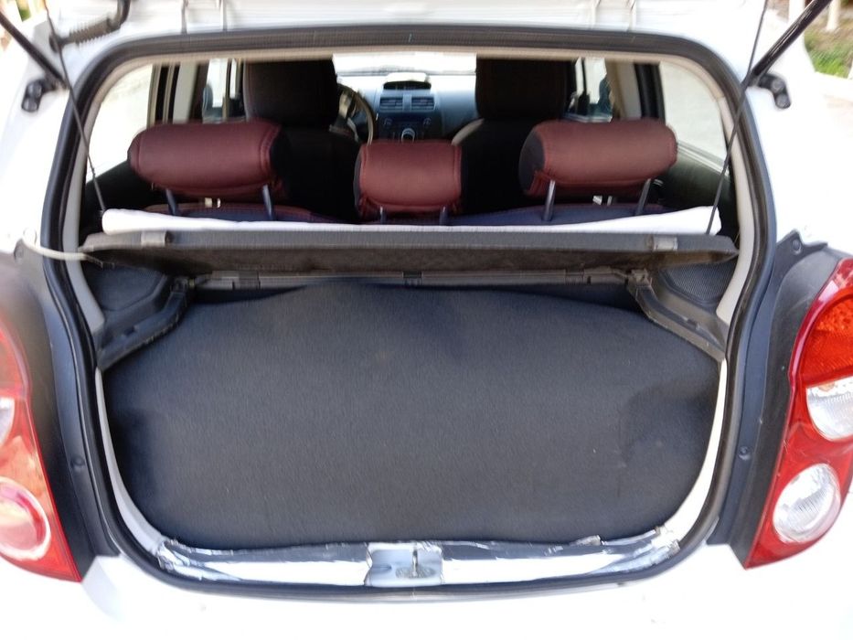 Chevrolet Spark белый