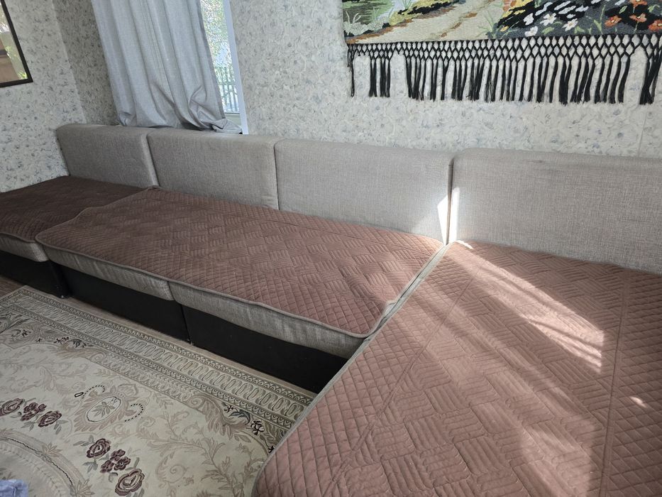 Диваны, стенка, шкаф.