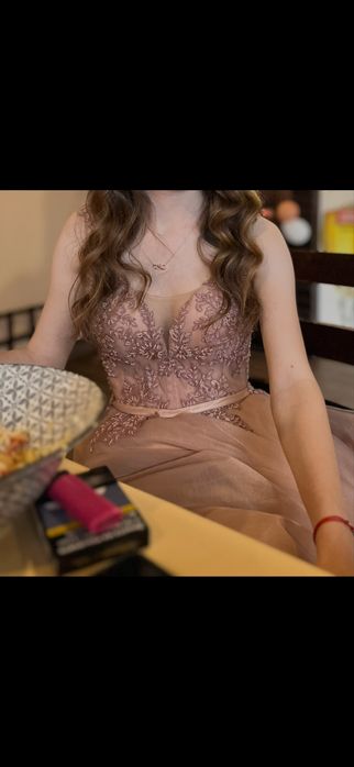 Абитуриентска рокля