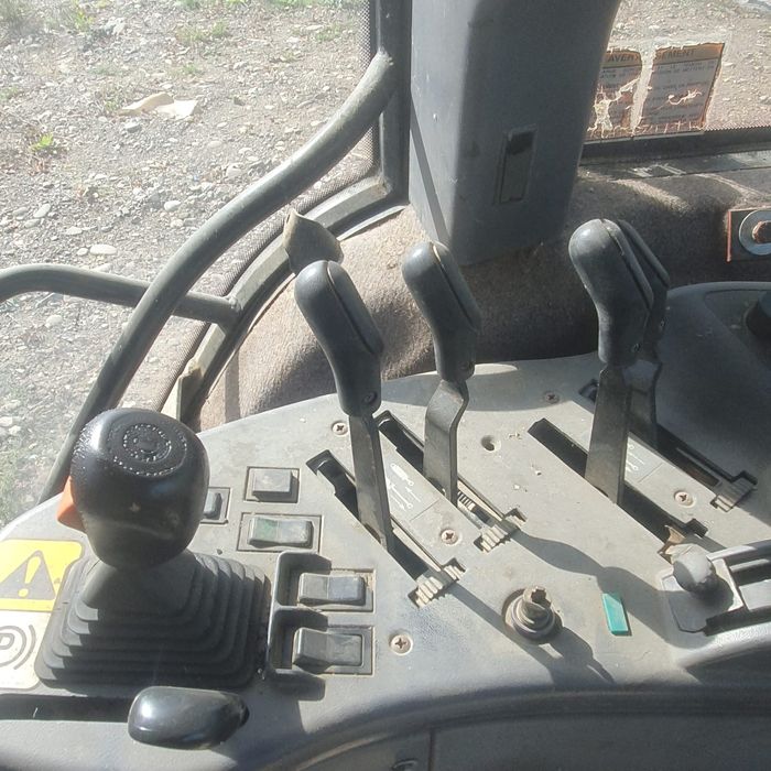 De vanzare tractor new holland G210