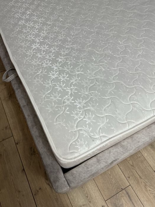 Новая кровать с матрасом