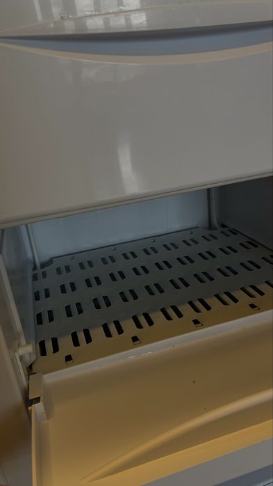 Продам морозильную камеру Indesit