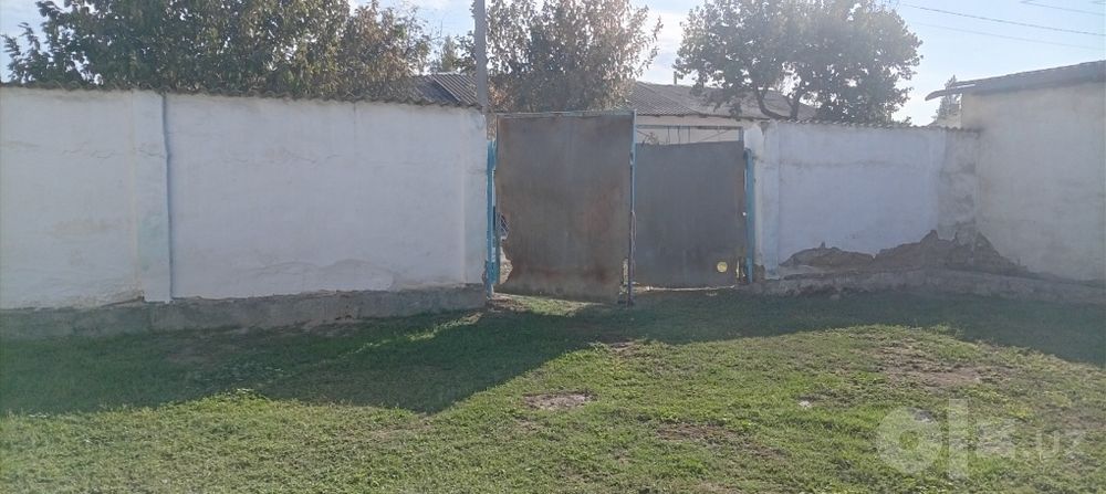 Срочна курик йер сотилади