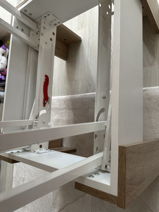 Маса с повдигащ механизъм