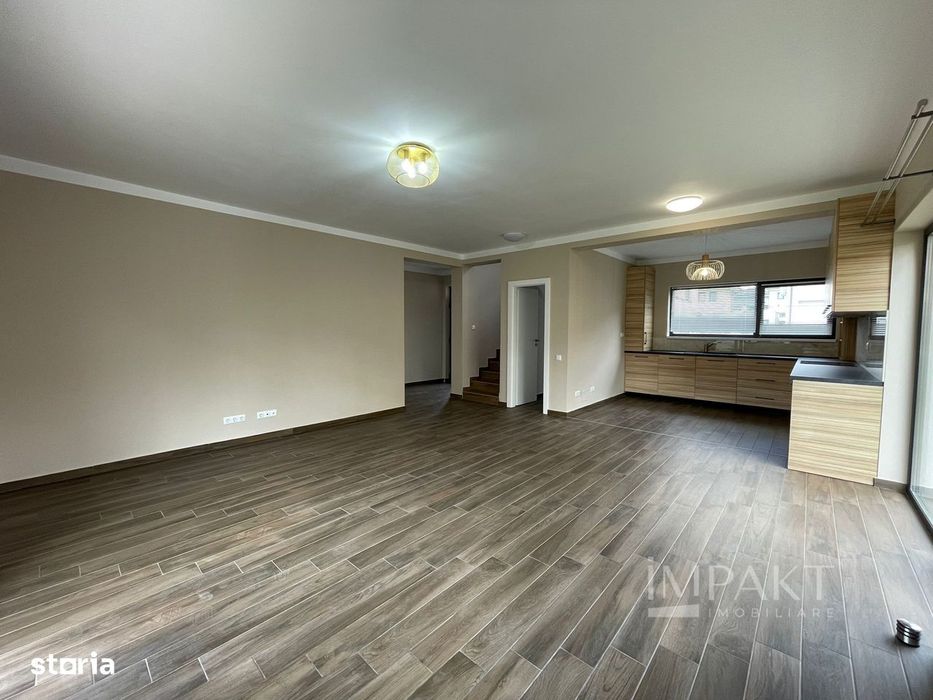 Casă / Vilă cu 4 camere de închiriat - Dezmir