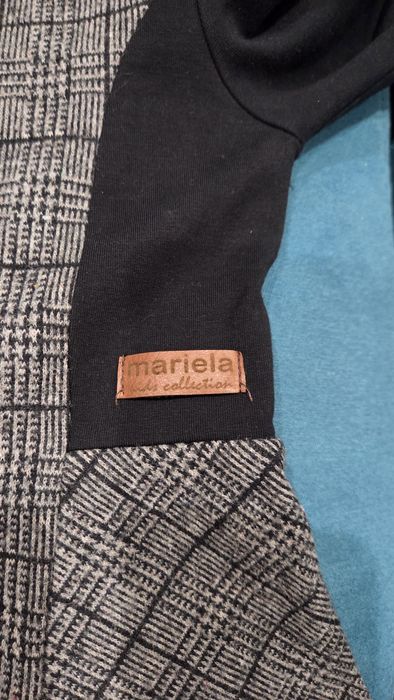 Продавам момичешко кокетно  комплектче