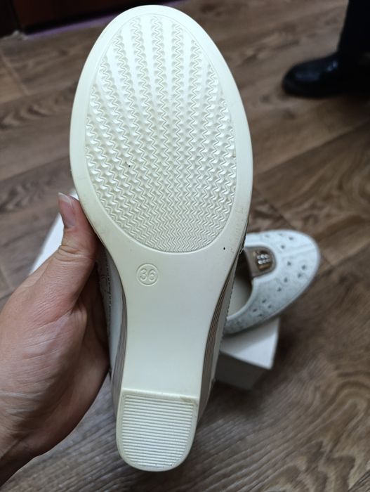 Продам новую детскую обувь