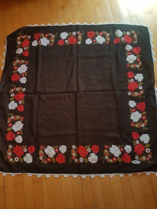 Шалове, шапки, други аксесоари