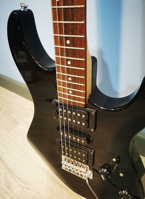 Електрическа китара YAMAHA ERG-121C