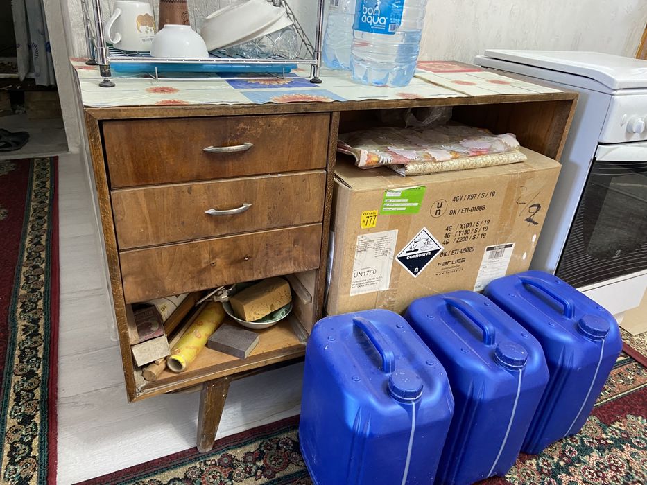 Срочно продам тумбу советскую