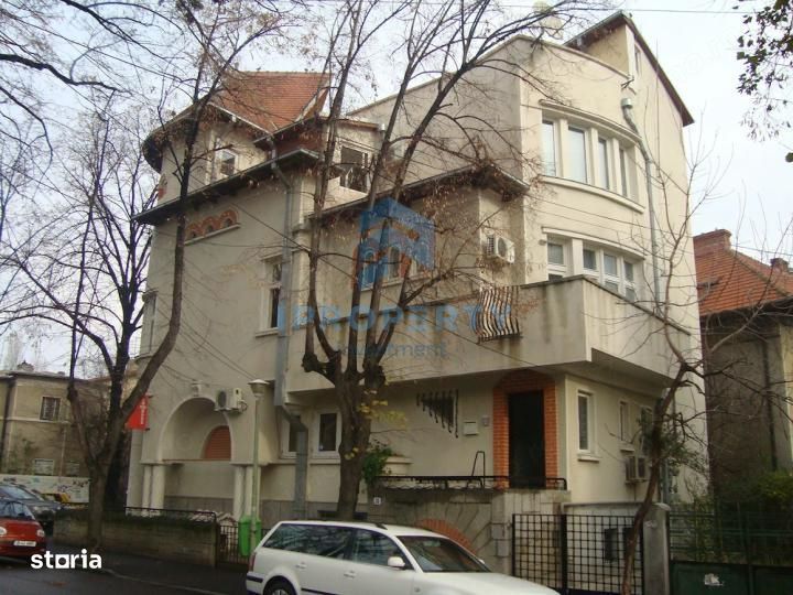 Apartament 3 camere Primaverii cu centrala proprie in vila reabilitata