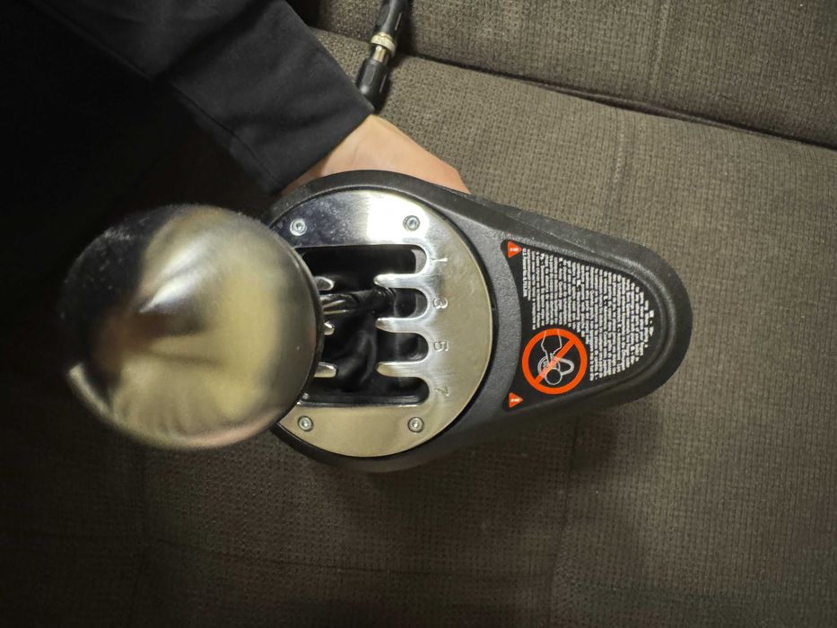 Волан с педали Thrustmaster t300 gt + стойка NLR GTRACER + скоростна