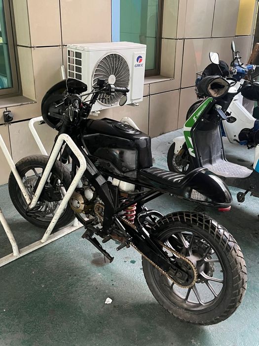 Продам мотоцикл каферейсер