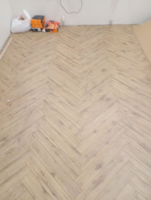 Профессиональная укладка напольных покрытий