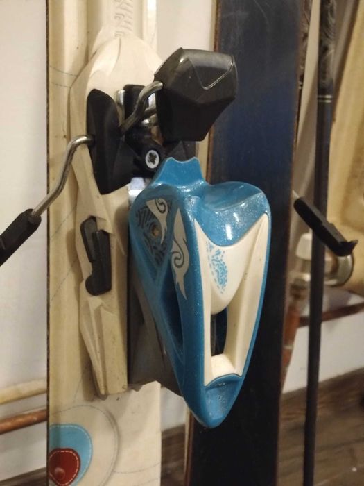 Schiuri Rossignol, cu legături- 145 cm, clăpari Roxi, 39 + bețe