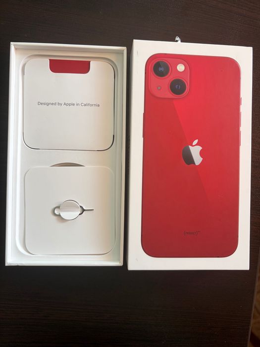 Телефон iPhone 13